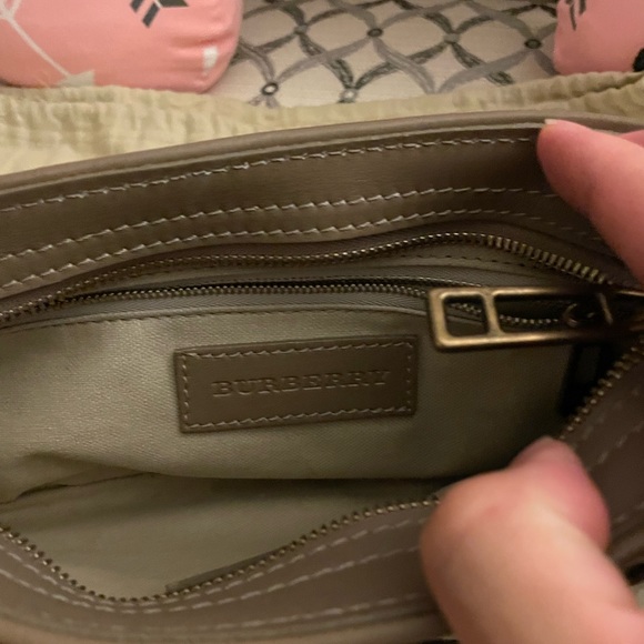 Burberry hand bag. NEW!! With dust bag! - Picture 3 of 7